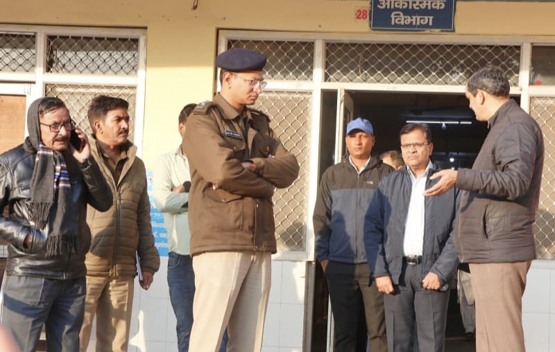 यमुना एक्सप्रेस-वे पर दर्दनाक हादसा : बस में पीछे से कंटेनर की टक्कर, 6 यात्रियों की मौत, 1 घायल