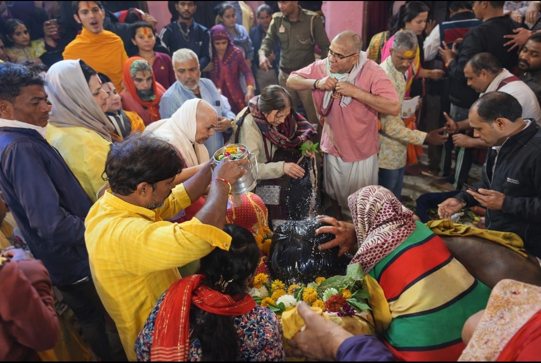 महाशिवरात्रि पर वृन्दावन में 'हर-हर महादेव' की गूंज, गोपीश्वर नाथ महादेव मंदिर में उमड़ा श्रद्धा का सैलाब