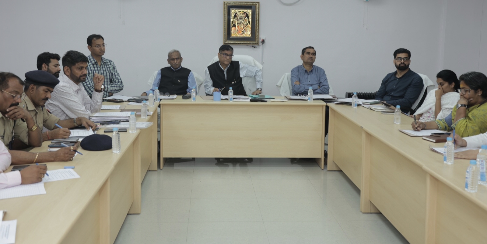 बांके बिहारी मंदिर हाई पावर्ड कमेटी की 13वीं बैठक में विकास व व्यवस्थाओं पर कई अहम फैसलों पर मंथन