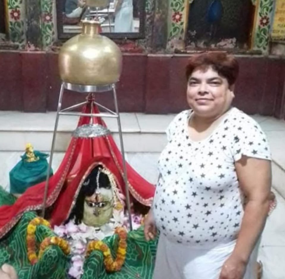 गोपीश्वर नाथ महादेव मंदिर की सेवाधिकारी मीनाक्षी का सड़क दुर्घटना में निधन